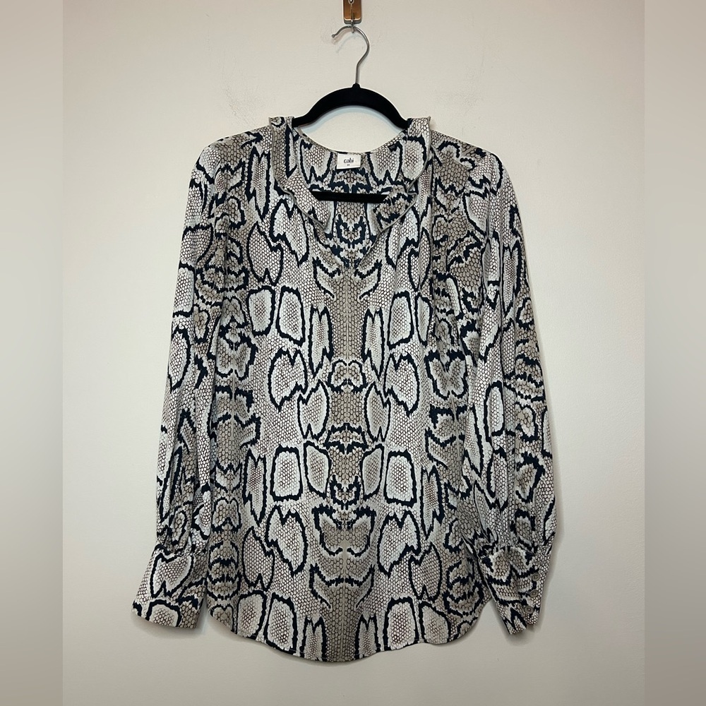 Cabi 3759 Serpentine Blouse Size Medium - Picture 4 of 9